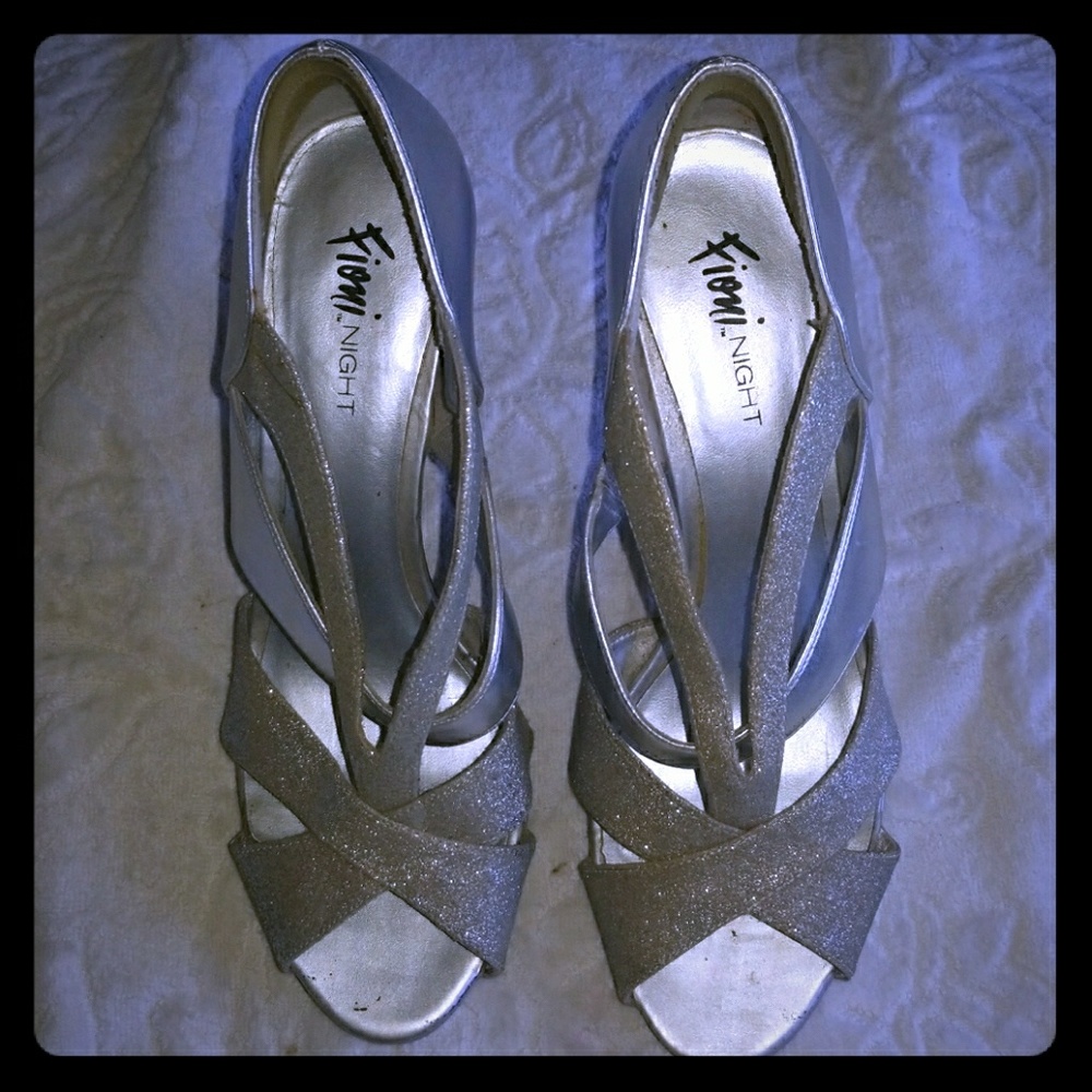 Fioni Night 4" silver stileto heels